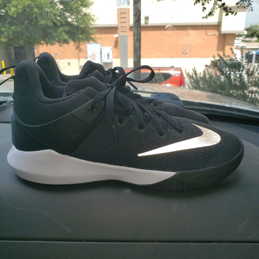 Nike Zoom Shift New without box.  Size 8 mens